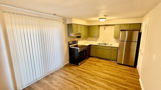Foto del edificio - 815 Clareridge Ln