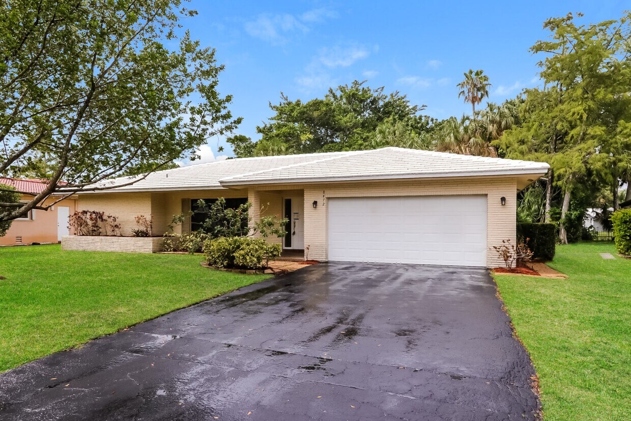 Foto principal - 8472 NW 14th St