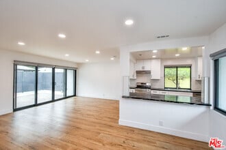 Building Photo - 270 Grace Dr