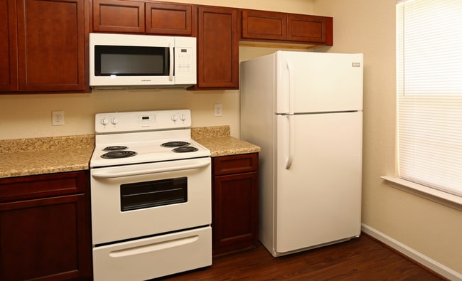 Building Photo - Brookwood Landing - Berkmans