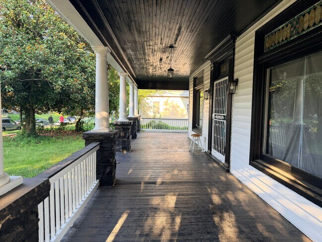 Foto del edificio - 3411 Duvall Ave