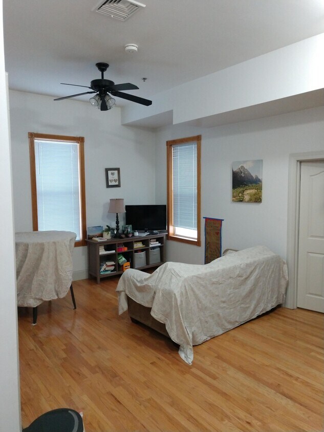 Primary Photo - 183 Columbia St