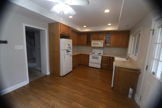 Kitchen - 309 E 6th Ave