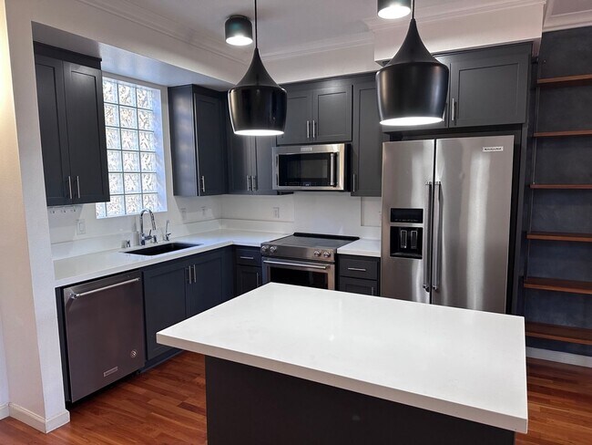 Foto del edificio - Gorgeous Modern 2 Bedroom 2 Bath Condo in San Jose's Japantown!