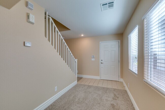 Building Photo - GORGEOUS 4 BEDROOM HOME WITH TONS OF UPGRA...
