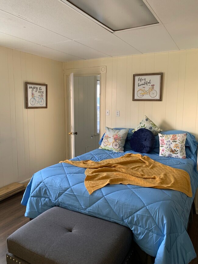 Cama queen - 409 Locust St