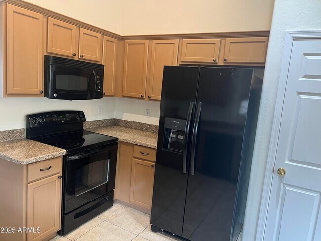 Foto del edificio - 24795 W Wayland Dr