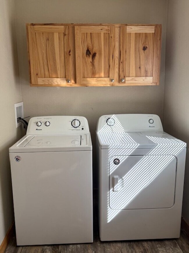 Building Photo - 407 W Arnold St