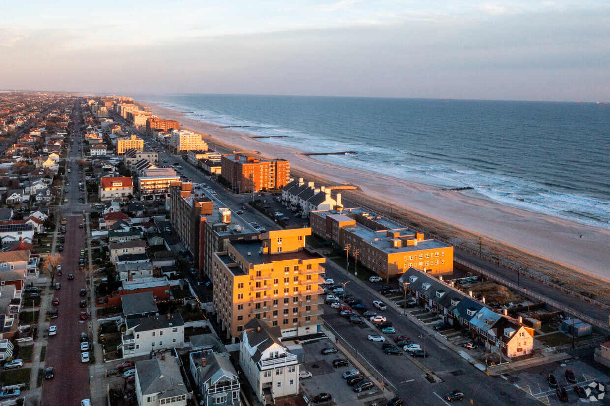 Aerial Photo - 661 W Broadway