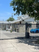 Building Photo - 14203 3/4-14204 Calvert St