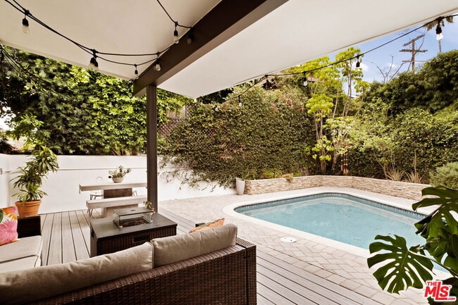 Foto del edificio - 303 Mavis Dr