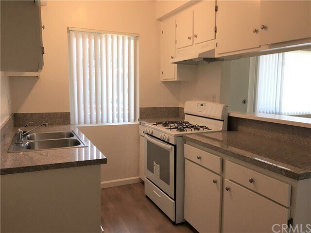 Foto del edificio - 12110 Downey Ave