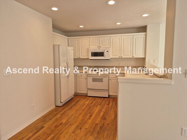 Foto del edificio - Available NOW! 1 Small Pet OK, Great Bethany Neighborhood, Fenced Yard, New Interior Paint/Dishwa...