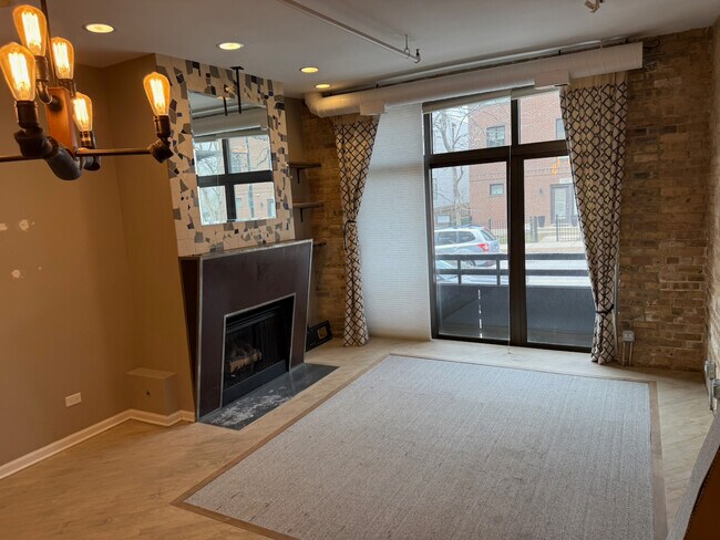 Foto del edificio - 1735 W Diversey Pkwy
