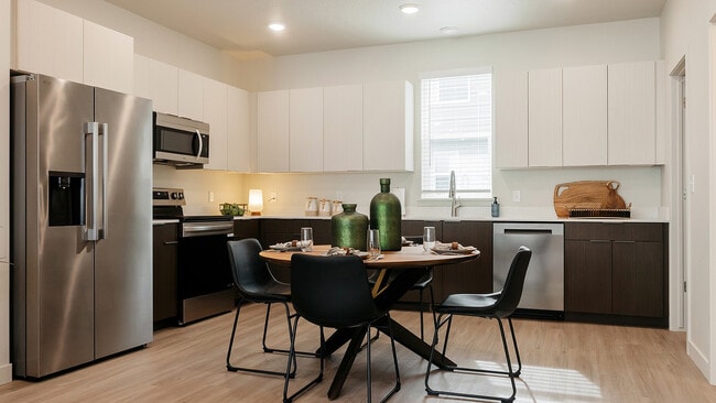 Building Photo - Railrunner Townhomes