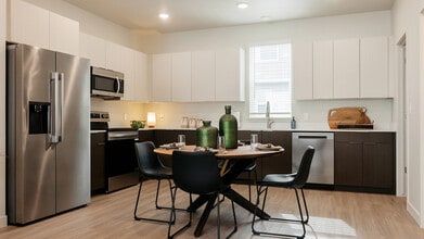 Building Photo - Railrunner Townhomes