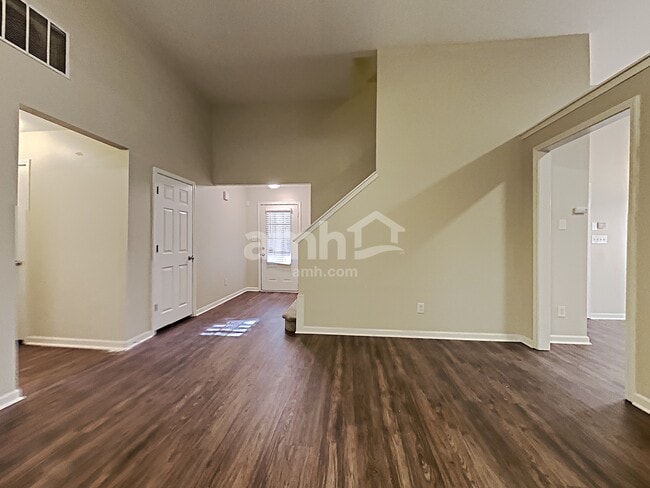 Building Photo - 2617 Woodford Lane