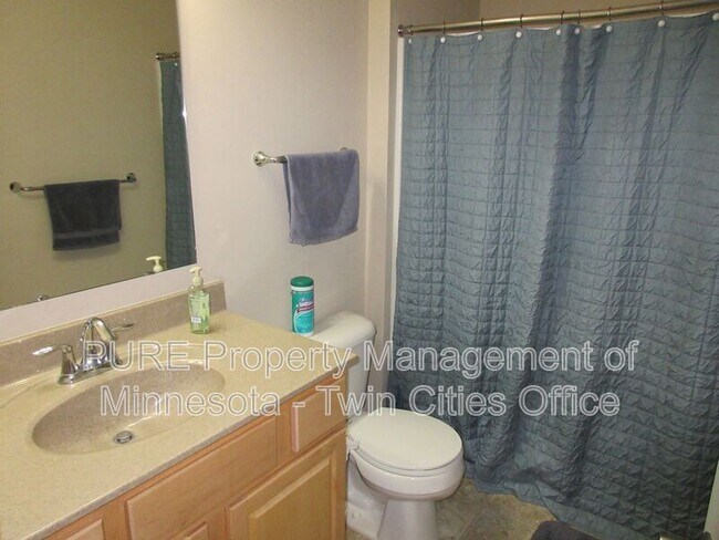 Foto del edificio - 3426 Cherry Ln