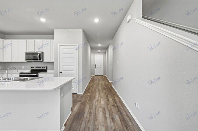 Foto del edificio - 8005 Gangway Dr