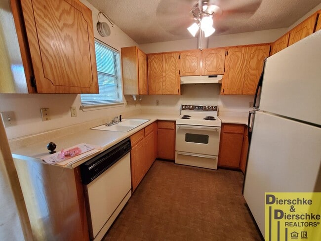 Building Photo - Cute 3 Bedroom 2 Bath House Near the Base COMING SOON!