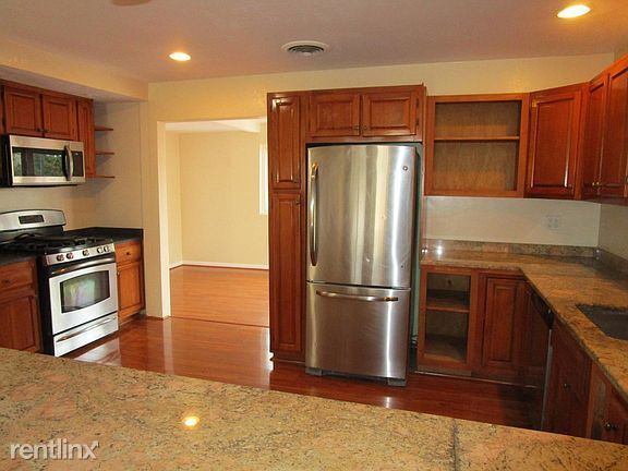 Building Photo - 3 br, 3 bath House - 3025 Eddy St