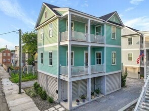Building Photo - 48 Aiken St