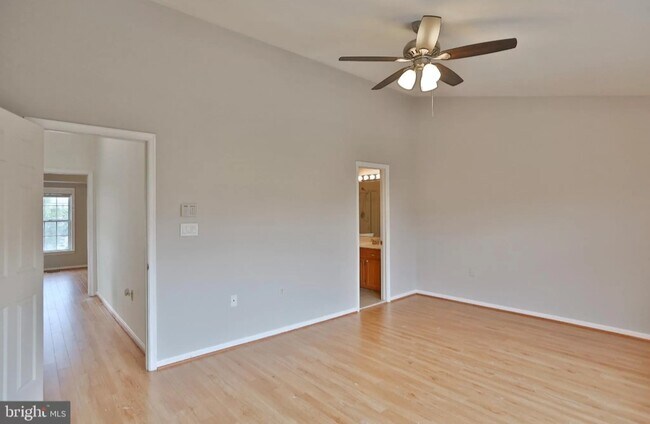 Building Photo - 5465 Middlebourne Ln