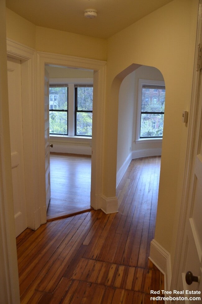 Building Photo - 1463 Beacon St