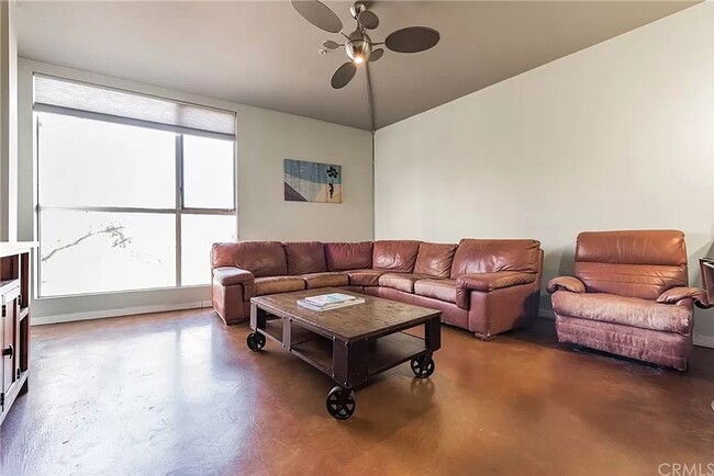 Building Photo - Upgraded Modern 1 Bed/1 Bath Loft Style Co...