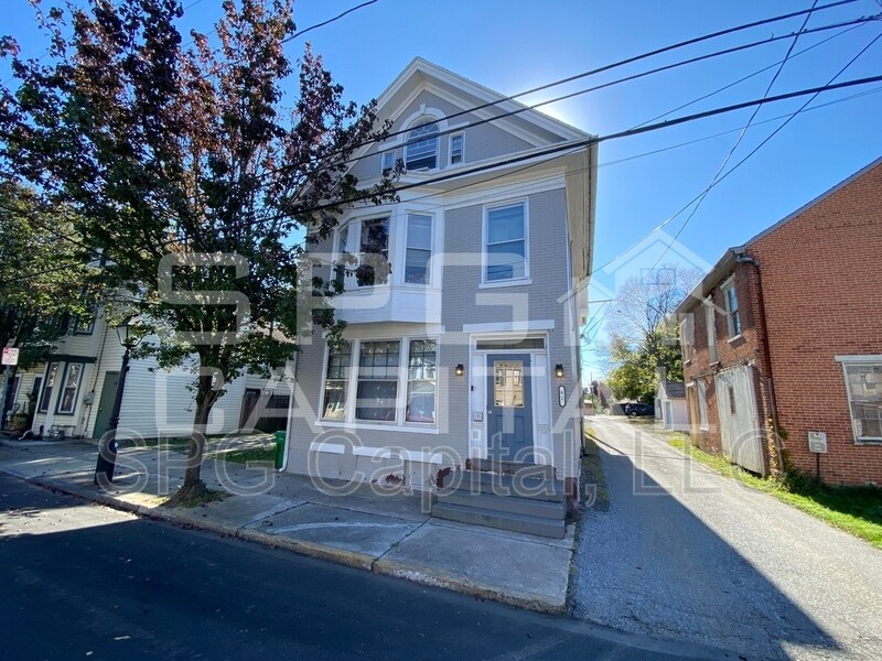 Foto principal - 62 W North St