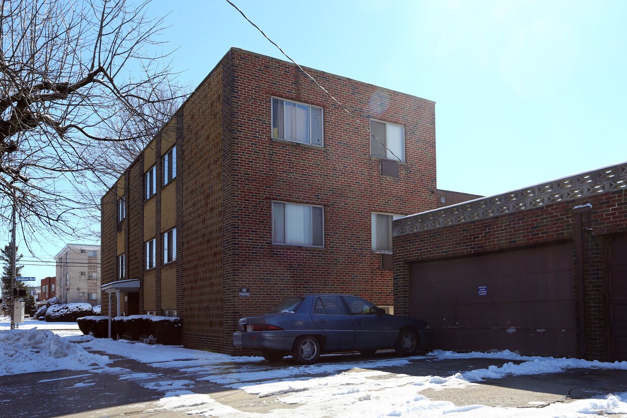 Building Photo - 17745 Lake Shore Blvd
