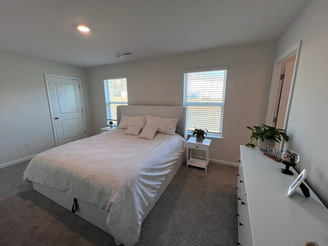 Foto del edificio - 95 Malcolm Ct