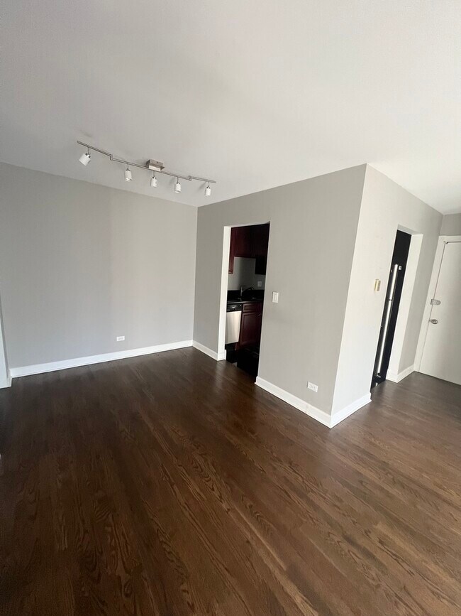 Foto del edificio - 9S040 Lake Dr