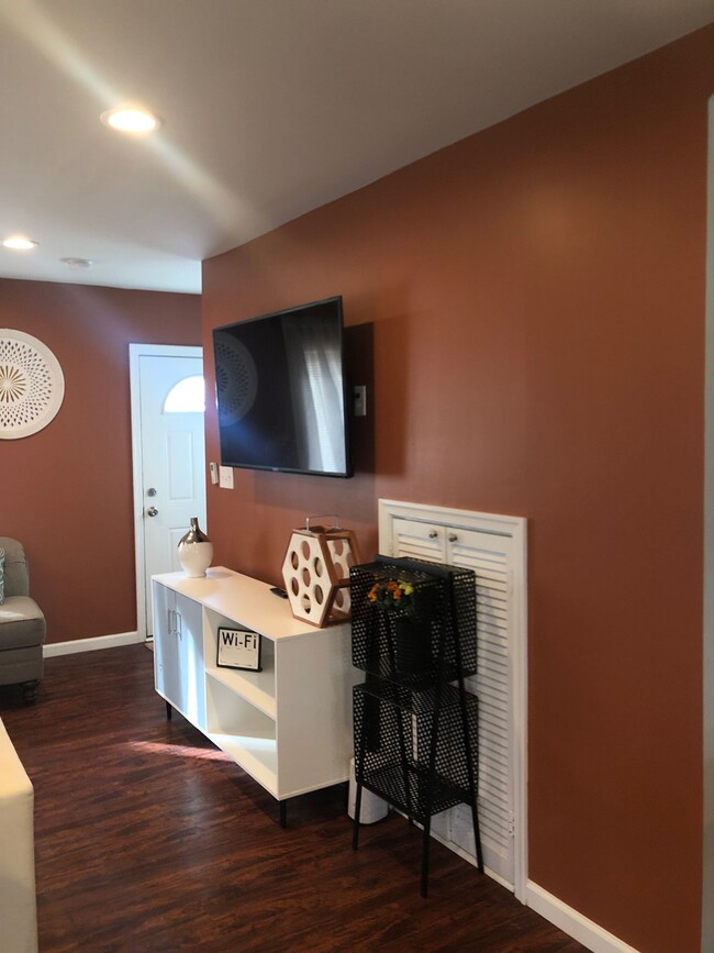 Foto del edificio - The Glen Burnie - Cozy Studio Apartments