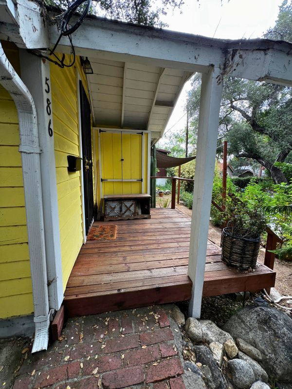 Building Photo - 586 Los Rocas Dr