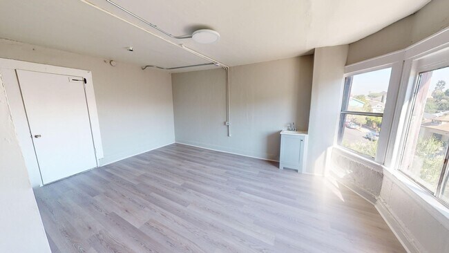 Foto del interior - **COMMUNAL (SHARED) HOUSING AVAILABLE** Dormitory Style