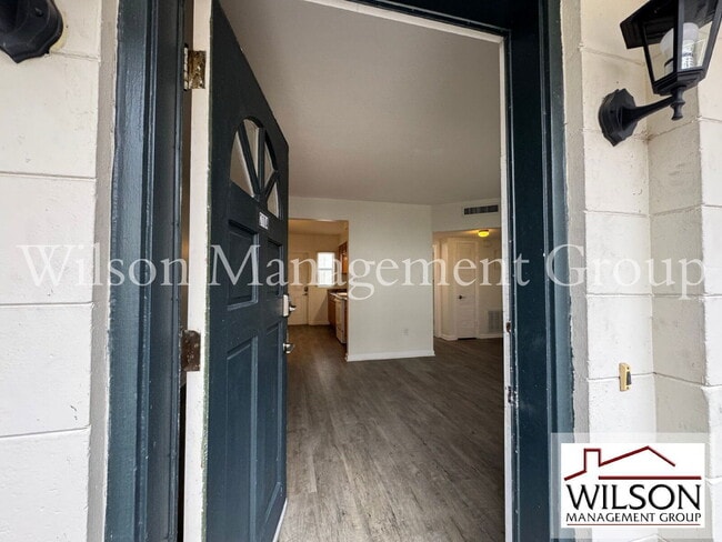 Building Photo - 210 E Yale St