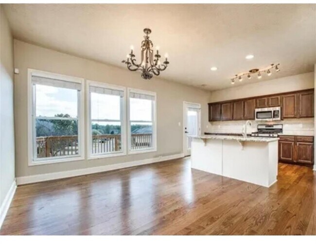 Foto del edificio - 330 Suwanee Ave NW