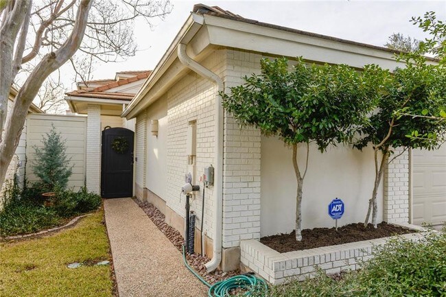 Building Photo - 4840 Twin Valley Dr