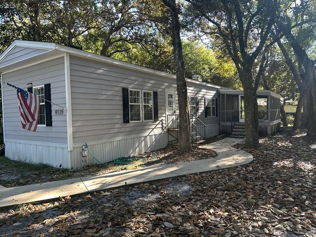 Building Photo - 832 Cross St