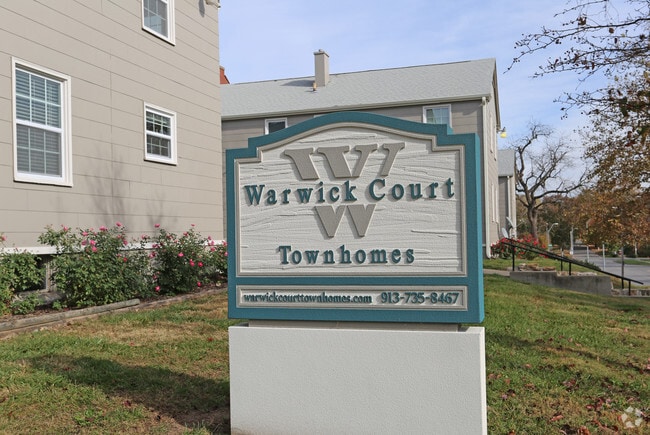 Building Photo - Warwick Court Townhomes