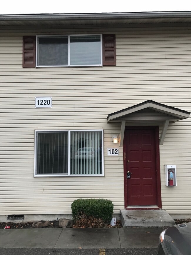 Building Photo - 1220 S Juniper St