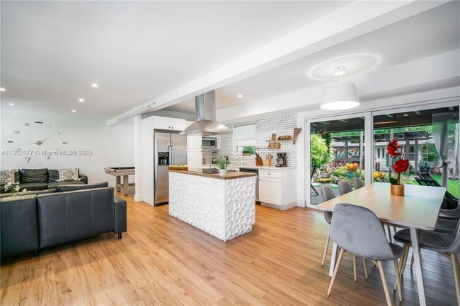 Foto del edificio - 14615 NE 3rd Ct