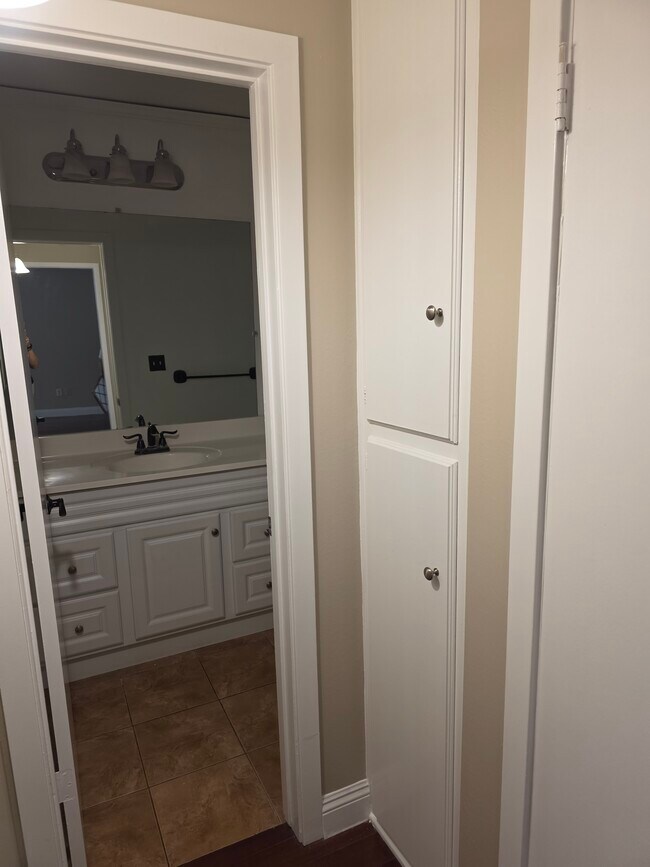 Baño - 330 S Mentor Ave