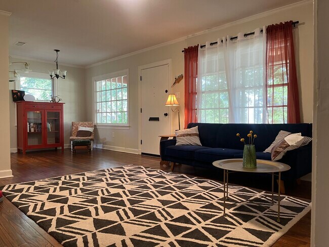 Living room area - 164 Linda Ave