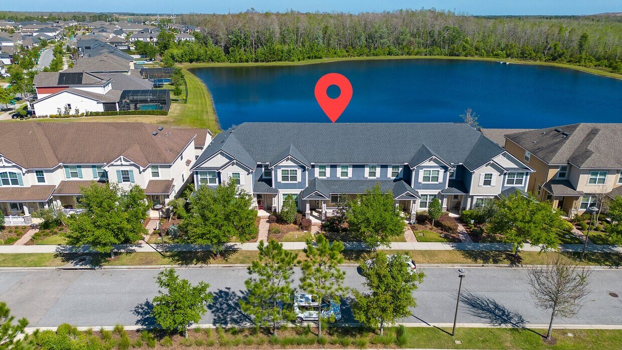 Foto principal - Unique 3 bedroom-2/1/2 Bath at Randal Park