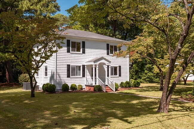 Foto del edificio - 3117 Sterling Point Dr