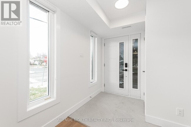 Photo du bâtiment - 1975 Banff Ave