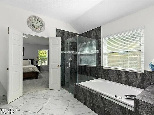 Foto del edificio - 11532 Alexis Forest Dr