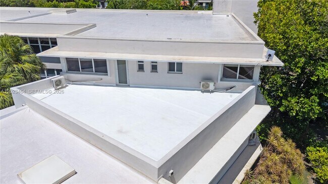 Foto del edificio - 10190 Collins Ave